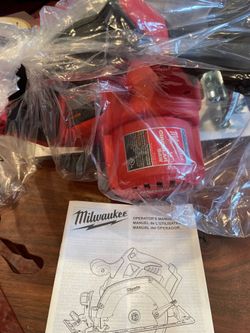 Brand New Milwaukee 18V Cordless Circular Saw w/blade
