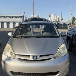 Toyota Sienna 2006 – Ideal para trabajo / emprendimientos