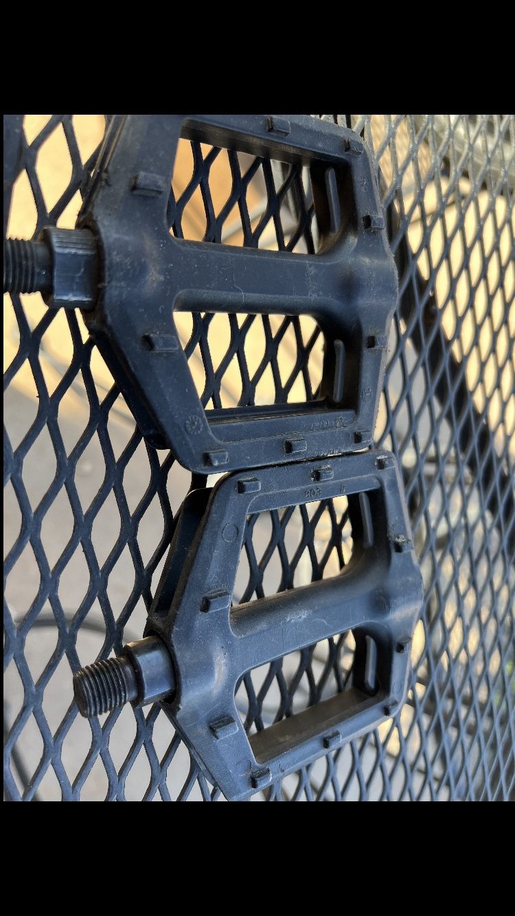 Mid School Pedal 1/2