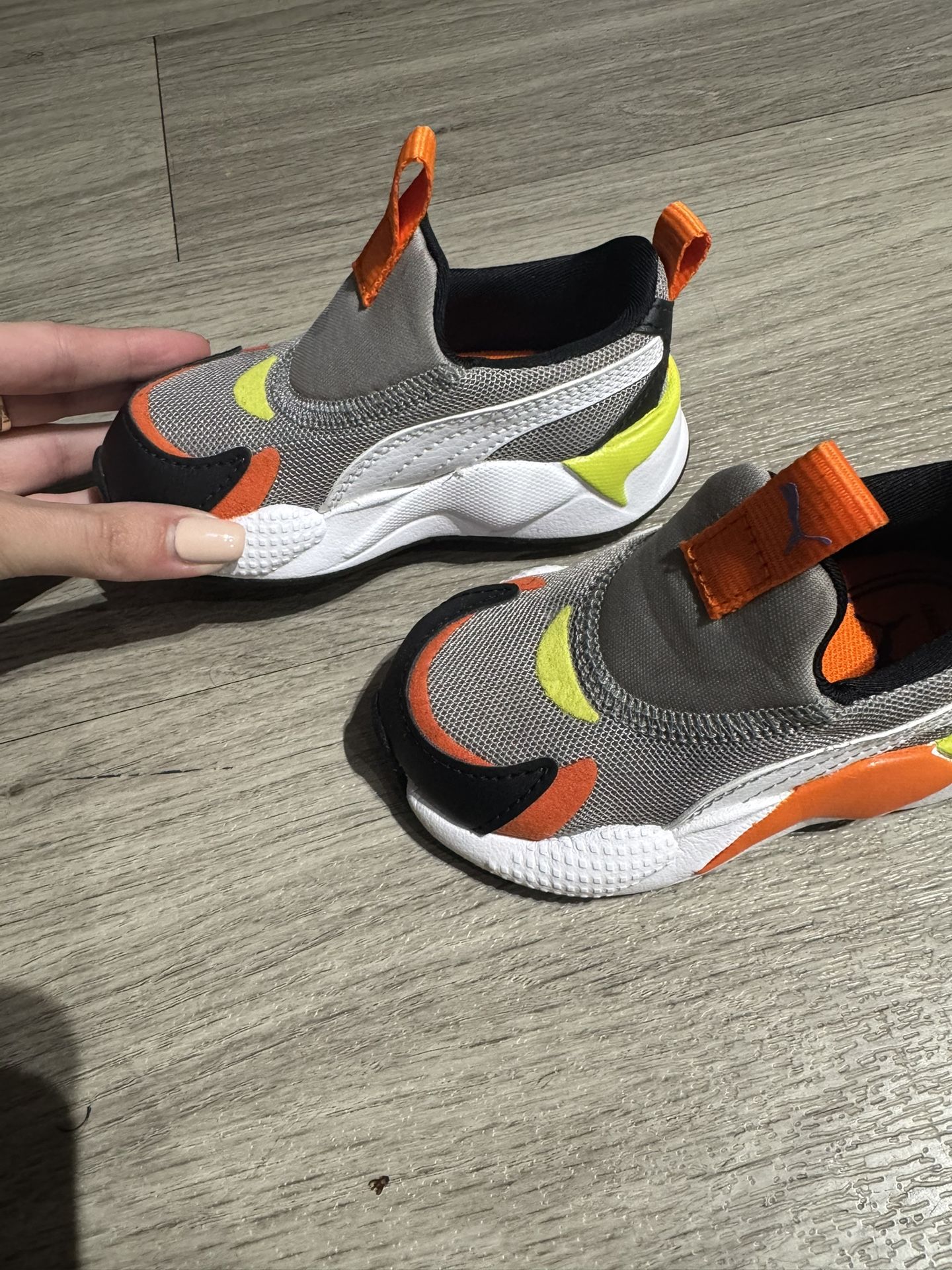 PUMA SNEAKERS TODDLER SIZE 5C