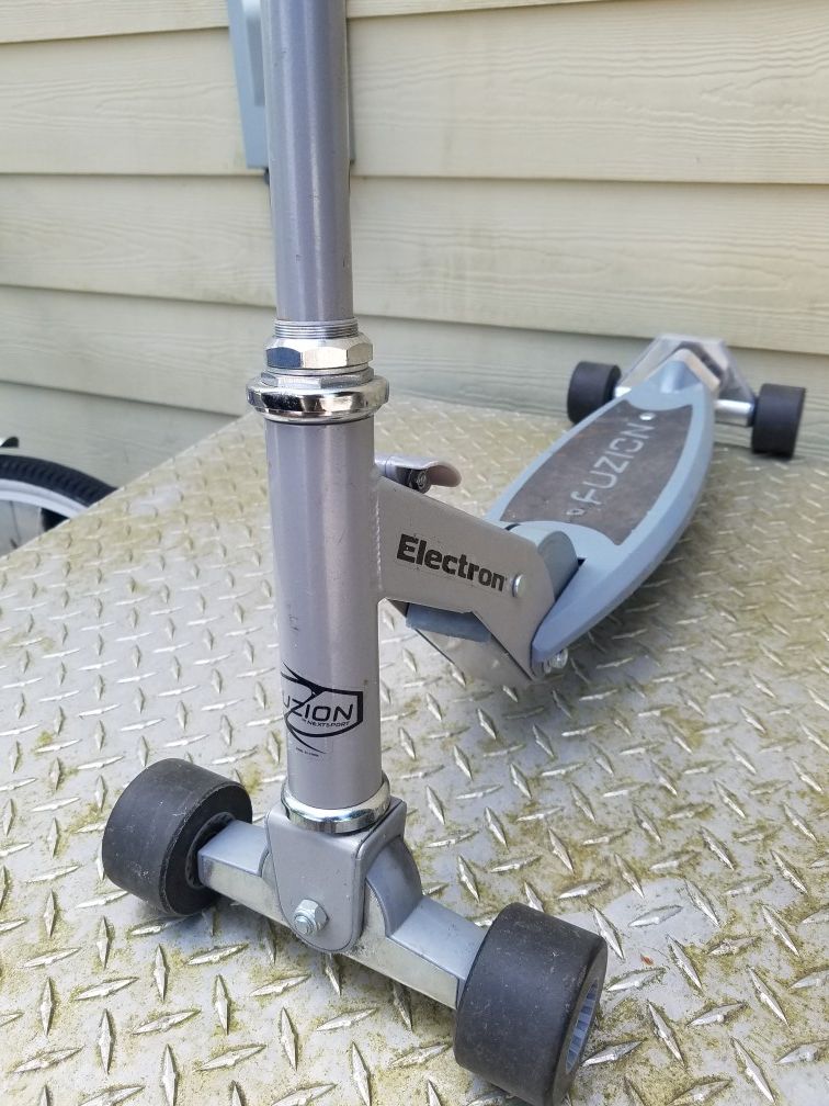 Super Fuzion Electron Folding 4 Wheel Kick Scooter