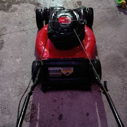 POWERFUL 6.7HP EASY START YARD MACHINE PUSH MOWER. SHARP BLADE, QUICK WELL ADJUST, AUTO CHOKE, WORKS GREAT 