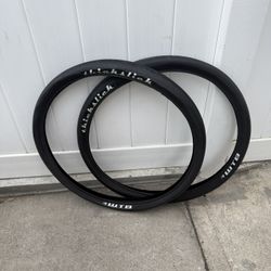 26 Slick tires