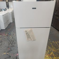 Hotpoint 28 Inch Top Freezer Refrigerator 15.6 Cu Ft  HPE16BTNRWW ADA Compliance