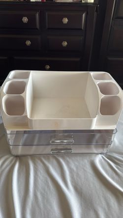 Makeup organizer