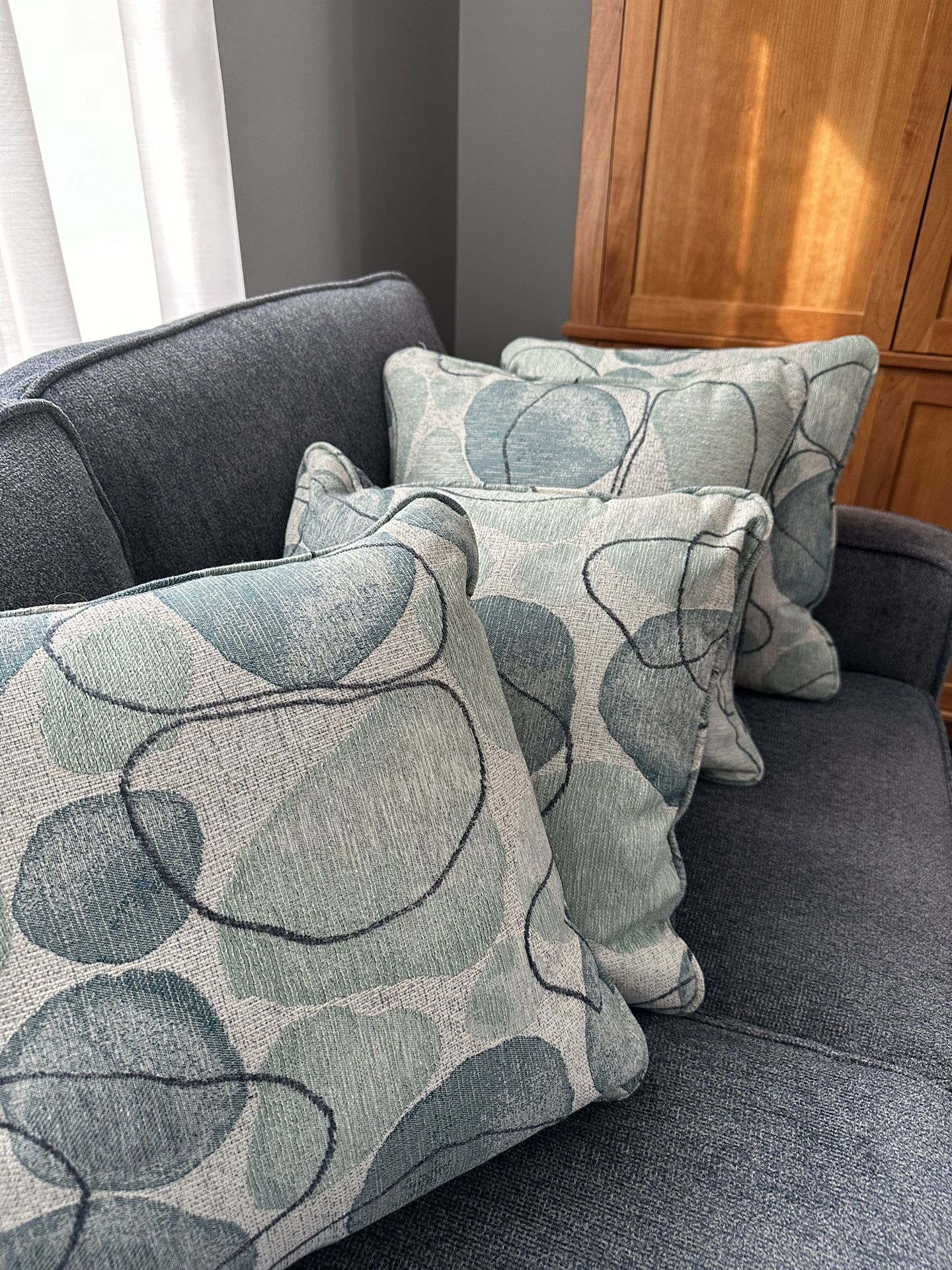 4 New Sofa Pillows