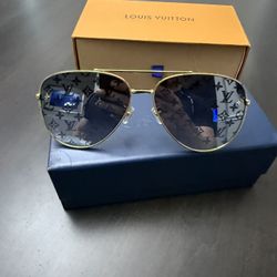 Louis Vuitton pilot glasses