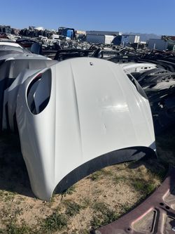 Porsche’s Macan Hoods 