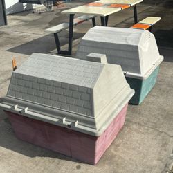 Use plastic dog houses for large dog