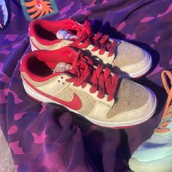 Low Retro SE Strawberry Waffle Dunks