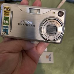 Nikon Coolpix E3700 Digital Camera 