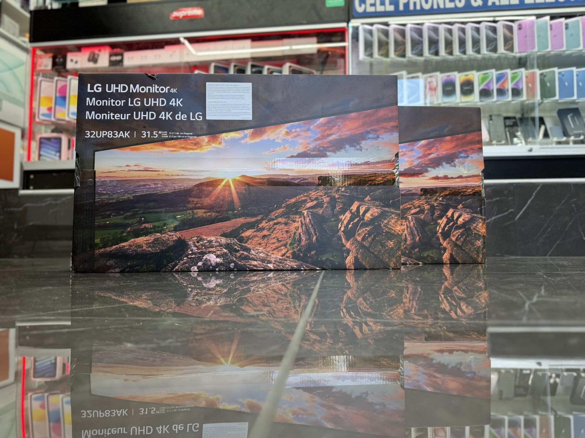 LG UHD MONITOR 4K (32UP83AK 31.5 Inches) Take It Home In Payments/ llévalo a casa en pagos 