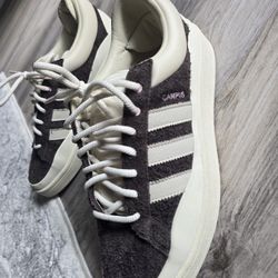 Adidas Campus x Bad Bunny en la combinación de colores marrón/marrón claro