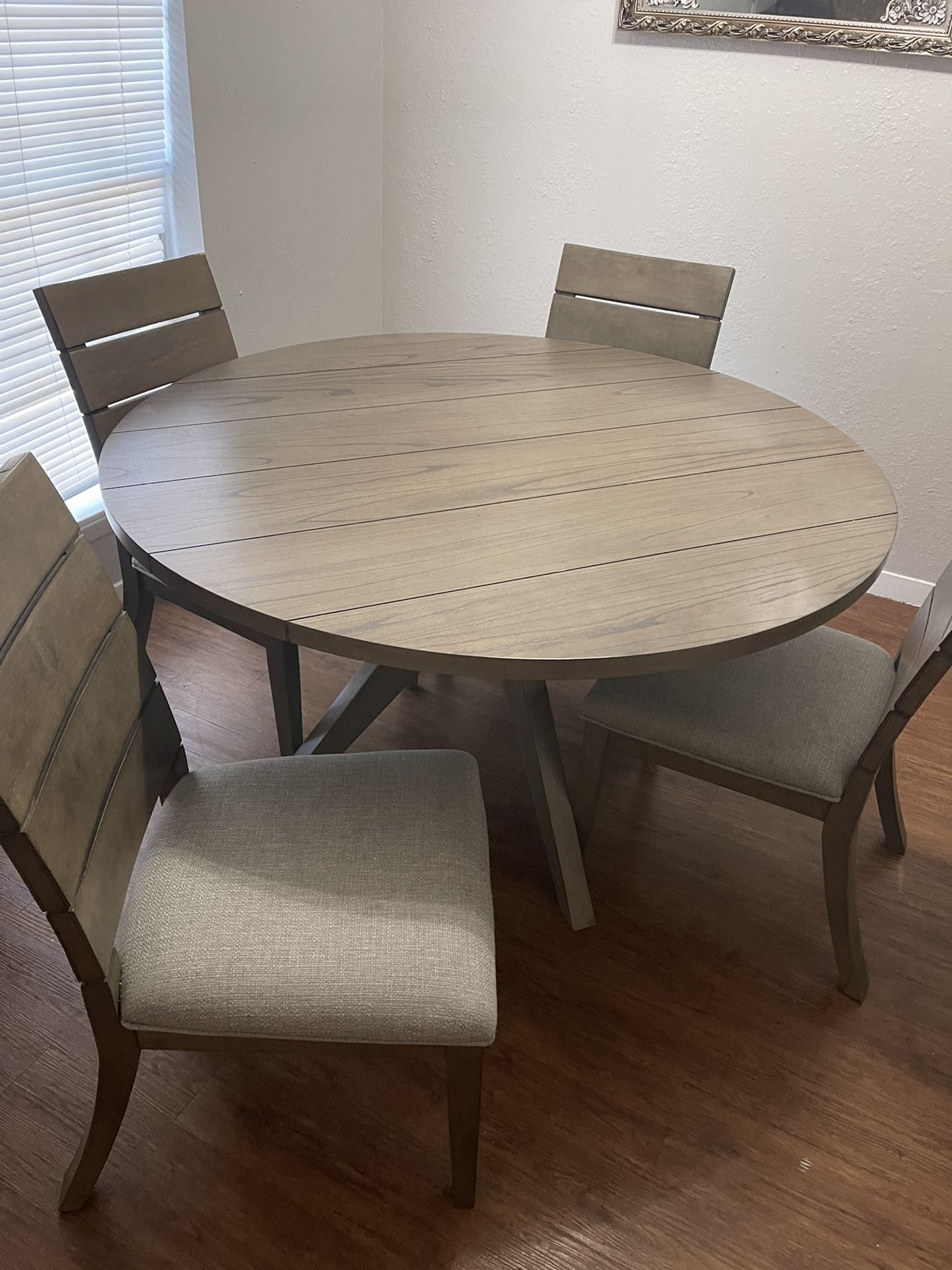 Dining Table W/ 4 Chairs