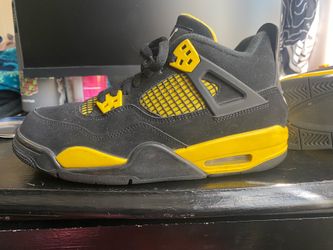 Jordan 4 retro thunder