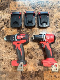 Milwaukee drill set with batteries and case