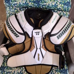 Warrior hockey bonifide shoulder pads 
Jr/Sr in really great condition 