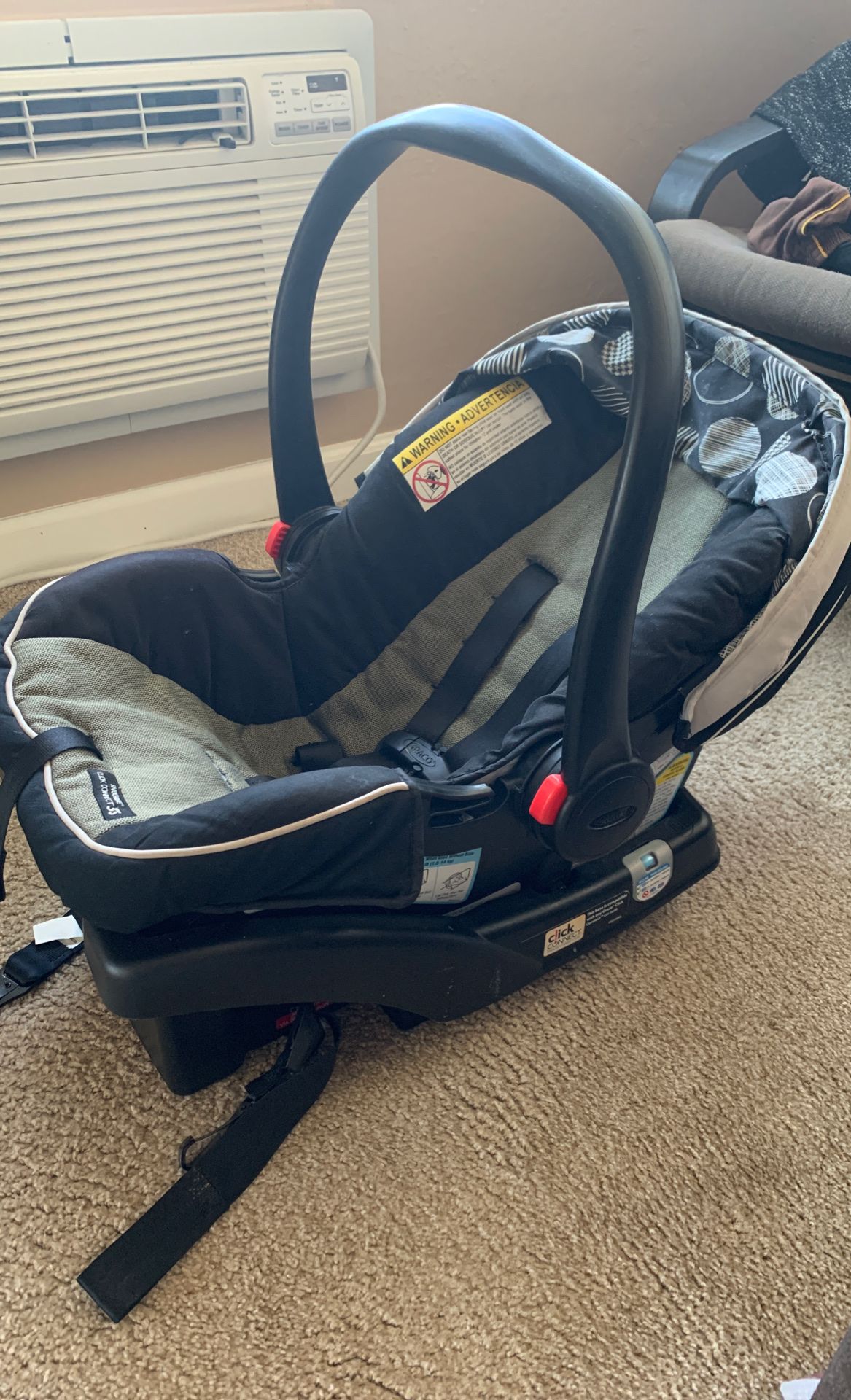 Graco infant and newborn car seat