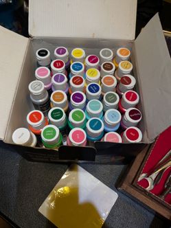 Shuttle acrylic paint set