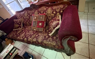 FREE COUCH. Must be picked up today