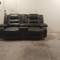 Black Couch With Cup Holders