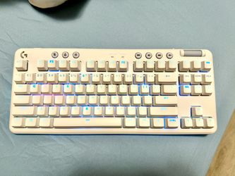 Logitech G715 Wireless Mechanical Gaming Keyboard with LIGHTSYNC RGB, LIGHTSPEED, Tactile Switches (GX Brown), and Keyboard Palm Rest, PC/Mac Compatib