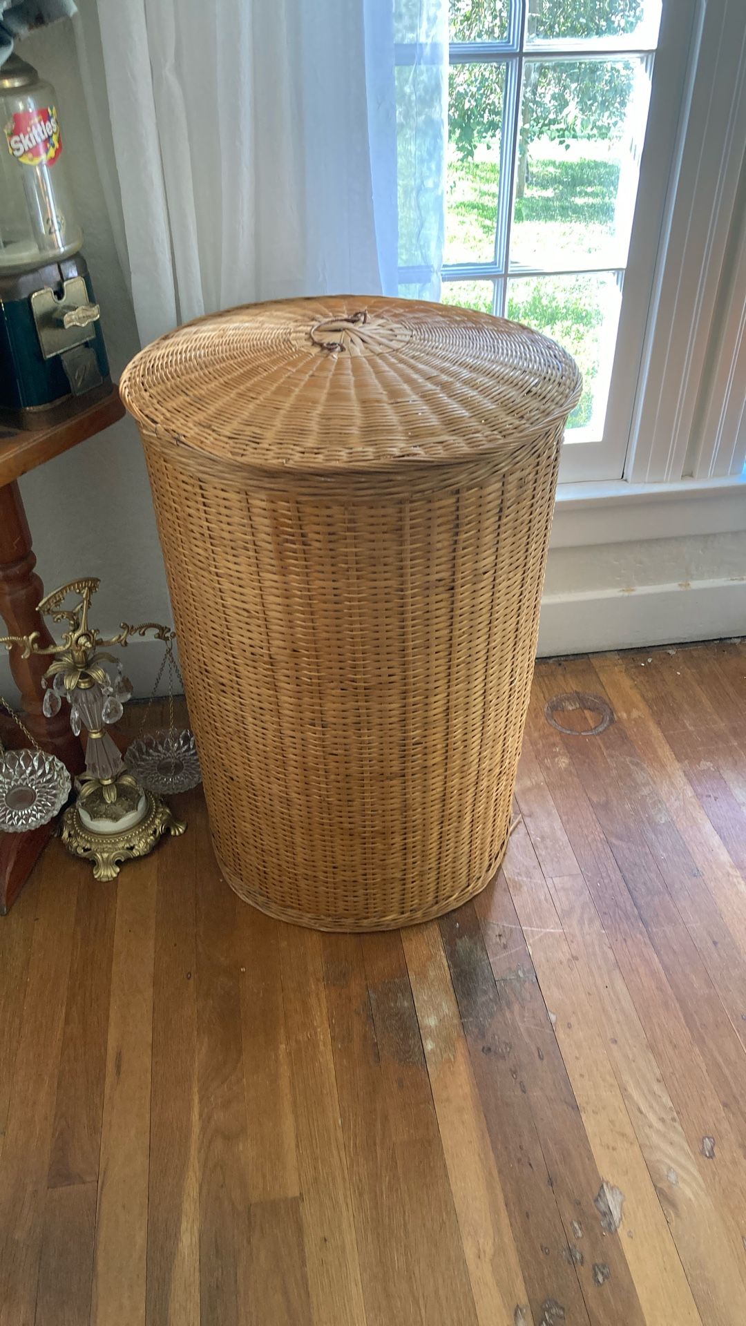 Large woven laundry basket with lid