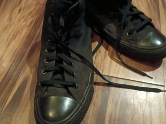 Converse All-Star size 11 (I'm 10 1/2 they fit) all black