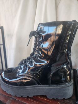 Women's Boots Size 7