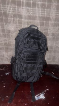 Black back pack lots of pockets