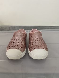 Kids Native Pink Glitter Slip On Sneaker. Sz 8