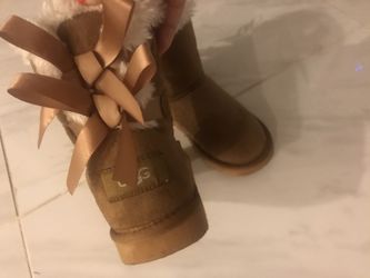 Kids ugg size2
