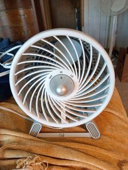 Chill out- medium sized table fan