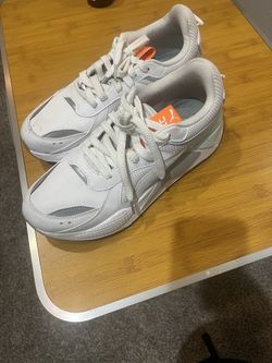 White Pumas