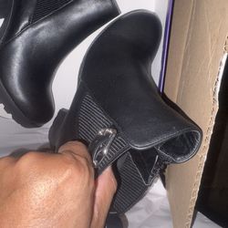 Women’s Booties 8.5 New In Box Fits 9 Boots Black 