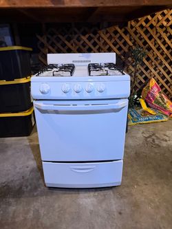 Hotpoint White Gas Range Stove