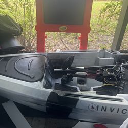 Kayak grey, white black