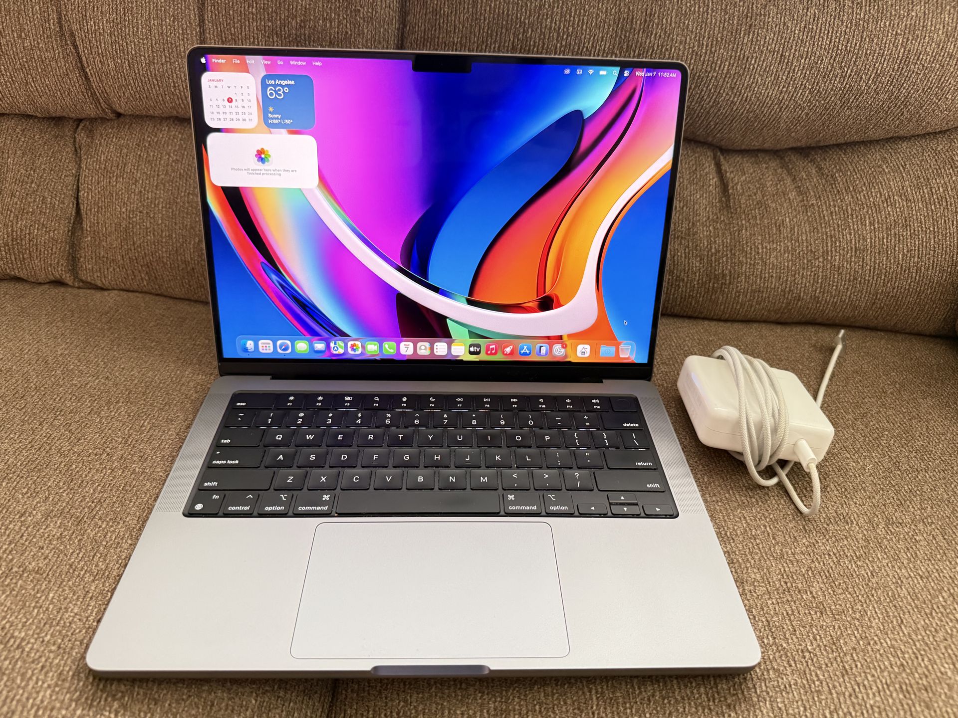 Late 2023 MacBook Pro 14” M2 Pro , 16gb Ram,512GB SSD, Fast
