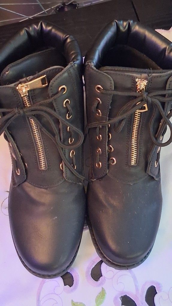 NICE BLACK BOOTS