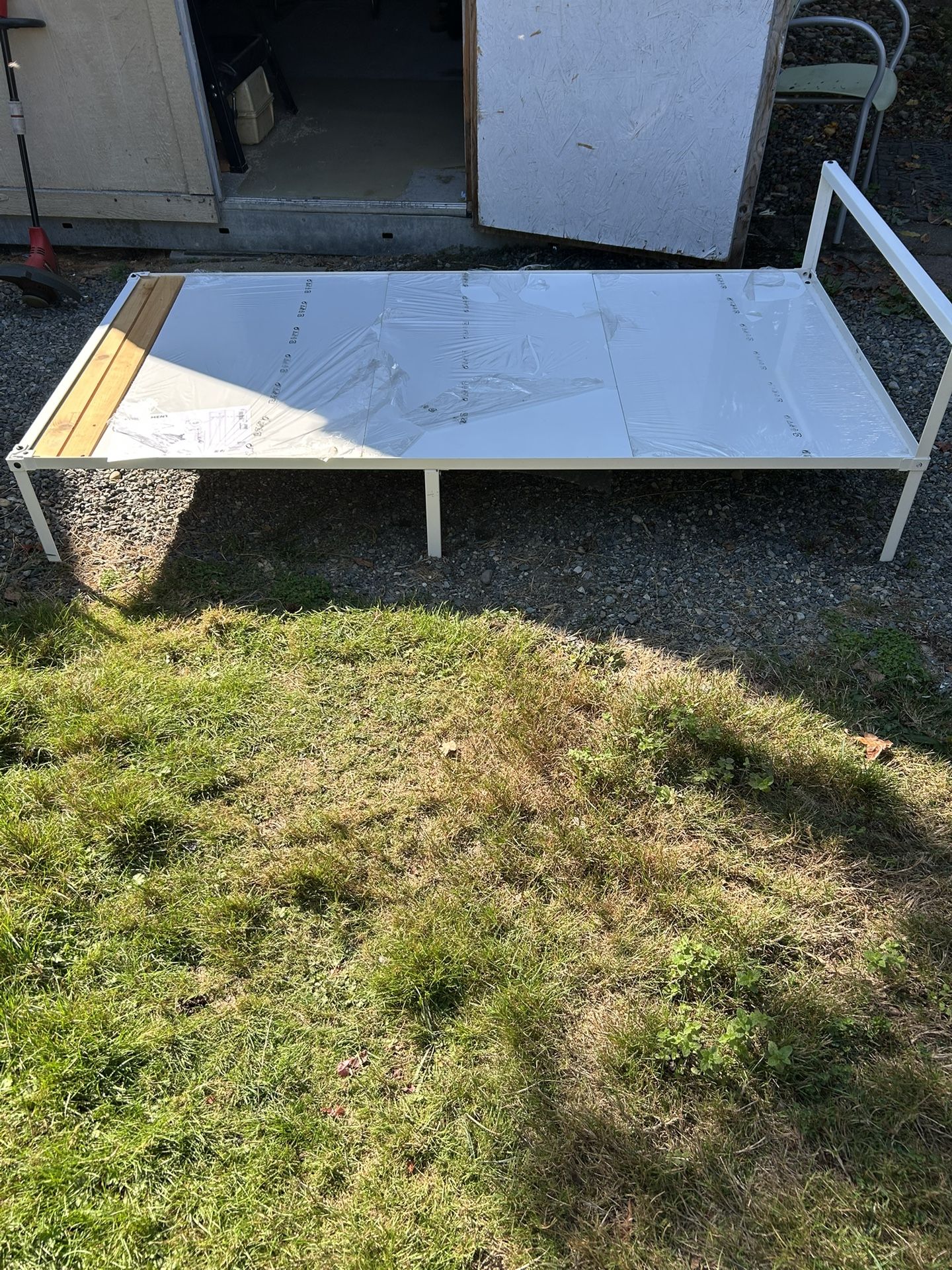 Twin Bed( Metal Frame)