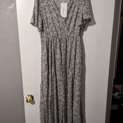 NWT BloomChic Ditsy Floral Maxi Dress Size 10