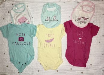 Bundle baby girl 3 onesies (3-6 months) and 3 bibs