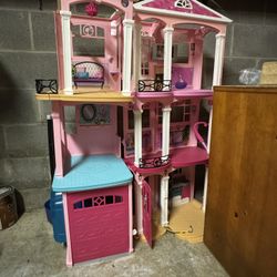 Barbie Dream House. 