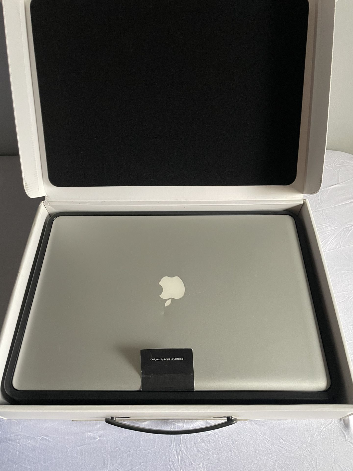 Apple Macbook Pro 17” Laptop - 8GB RAM 2009 1TB HD 2.8GHz