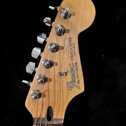FENDER STRATOCASTER