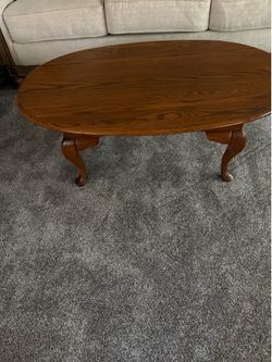 Beautiful great condition oak coffee table end table  set ( 3 piece )
