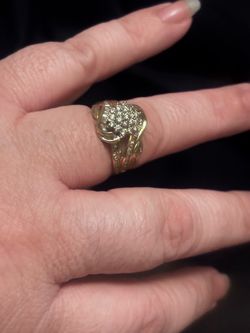 Yellow gold cluster ring