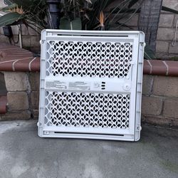 Baby Safety Gate/ Gray Plastic/ 26”-42”