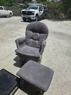 Rocking chair with for rest
