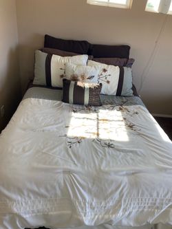 Full bed: frame and mattress